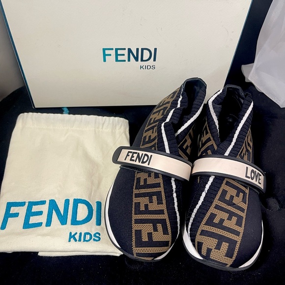🖤🤎Fendi logo slip on sneakers size🤎🤍 - Picture 3 of 6